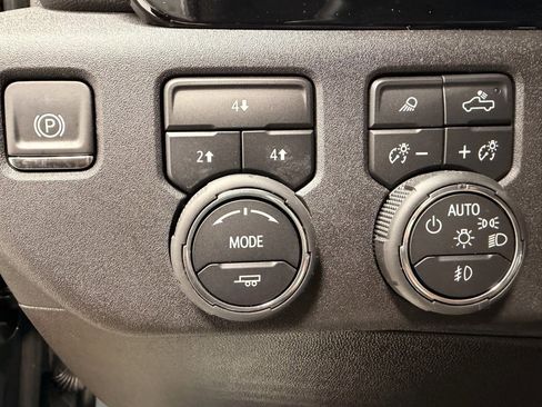 Used 2025 Chevrolet Silverado 2500 LT image 28