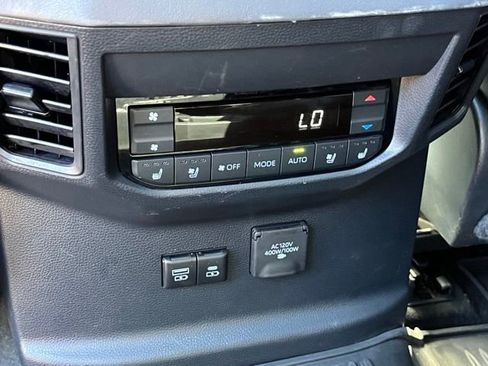 Used 2024 Toyota Sequoia Platinum AWD/4WD image 18
