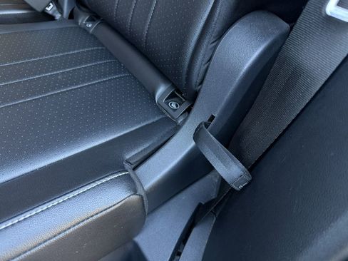 Used 2024 Volkswagen Tiguan SE image 18