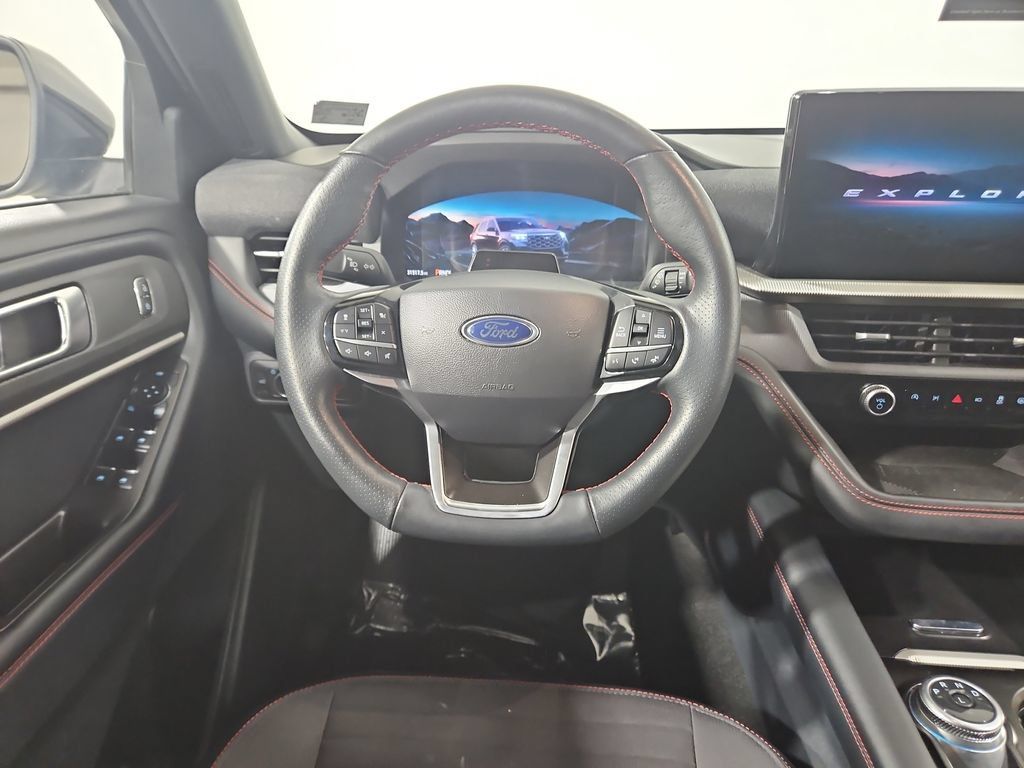 Used 2025 Ford Explorer ST-Line w/ ST-Line Street Pack AWD/4WD image 14