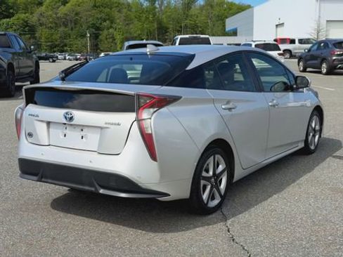 Used 2017 Toyota Prius Three Touring FWD image 8