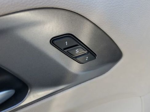 Certified 2024 Chrysler Pacifica Touring-L image 6