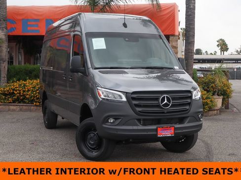 Used 2024 Mercedes-Benz Sprinter 2500 image 2