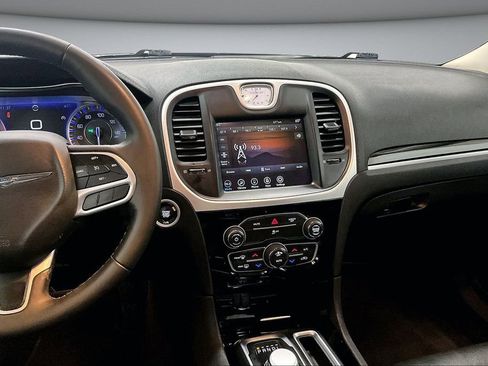 Used 2023 Chrysler 300 Touring AWD/4WD image 9