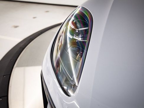 Certified 2023 Porsche Macan AWD/4WD image 13