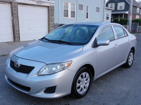 Used 2010 Toyota Corolla LE FWD image 1