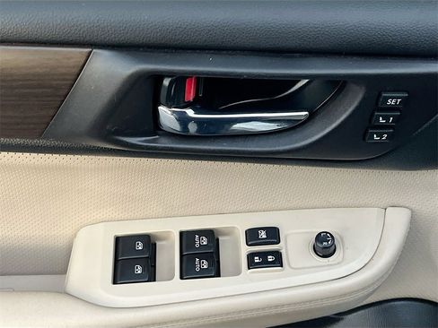 Used 2017 Subaru Legacy 2.5i Limited image 18