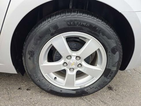 Used 2016 Chevrolet Cruze LT image 9