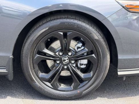 Certified 2025 Honda Accord SE image 5
