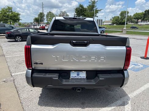 Used 2022 Toyota Tundra SR5 w/ SR5 Convenience Package AWD/4WD image 23