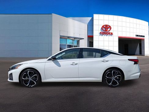 Used 2024 Nissan Altima 2.5 SR FWD image 13