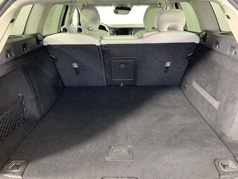 Used 2020 Volvo V60 T5 Cross Country image 19