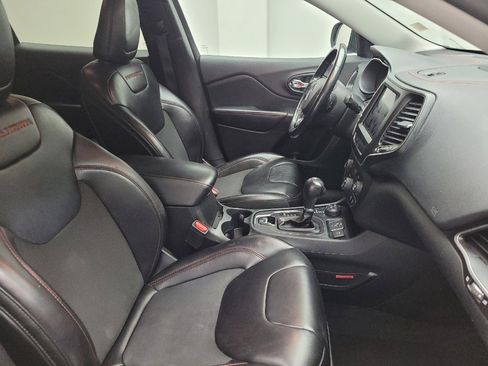 Used 2019 Jeep Cherokee Trailhawk w/ Cold Weather Group AWD/4WD image 21
