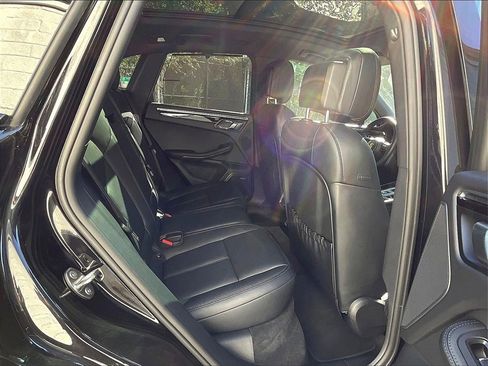 Certified 2025 Porsche Macan image 21