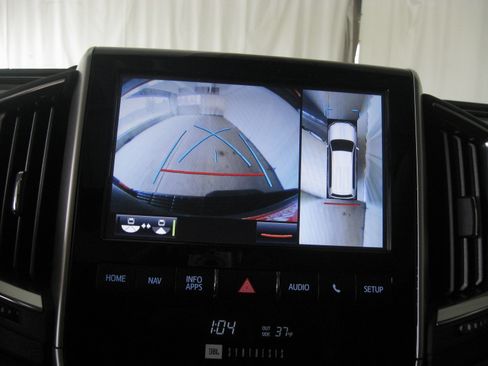 Used 2018 Toyota Land Cruiser 4WD V8 image 21