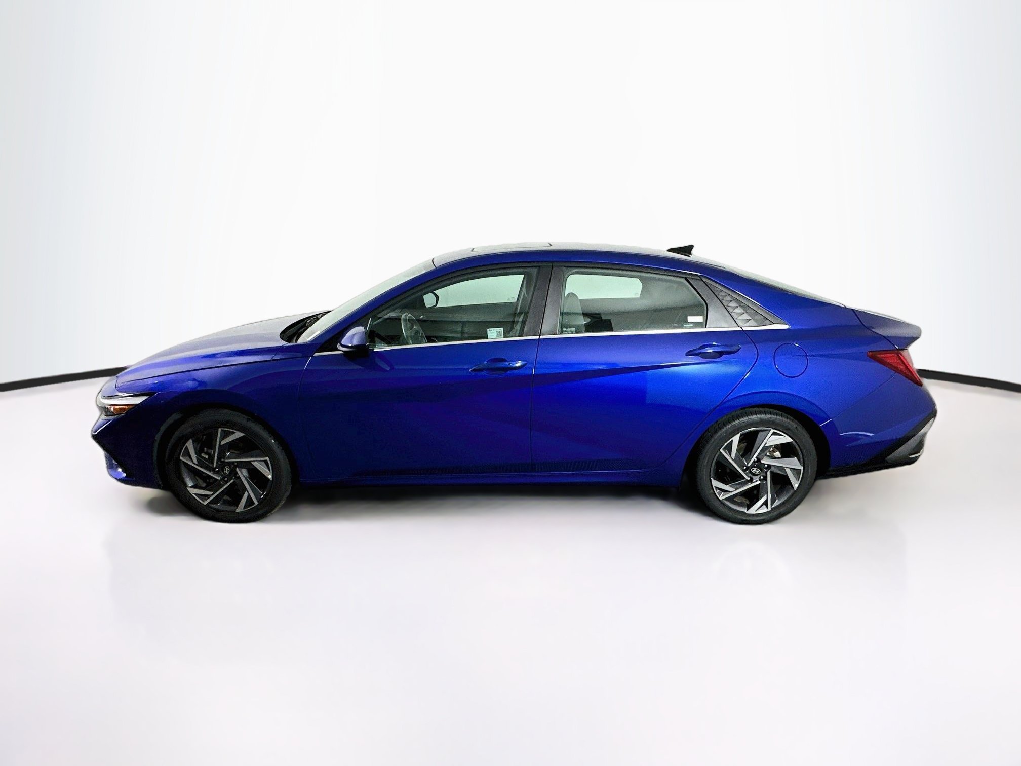 Used 2025 Hyundai Elantra SEL FWD image 4