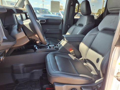 New 2025 Ford Bronco Badlands image 3
