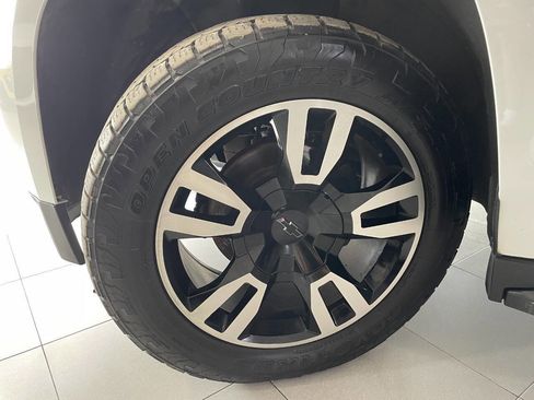 Used 2020 Chevrolet Suburban LT image 12