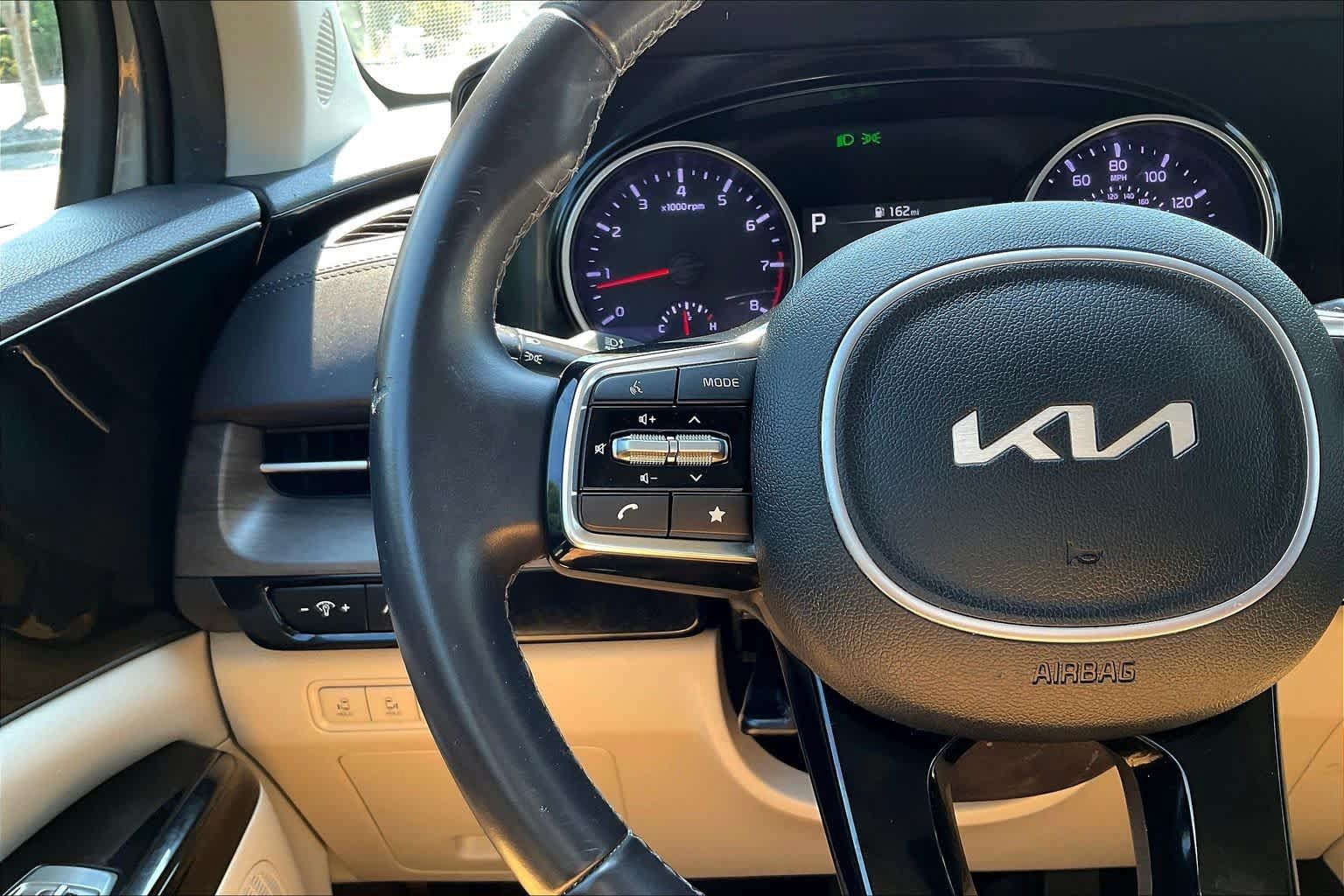 Used 2024 Kia Carnival EX FWD image 23
