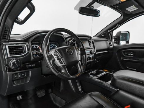 Used 2019 Nissan Titan SL w/ Midnight Edition image 13