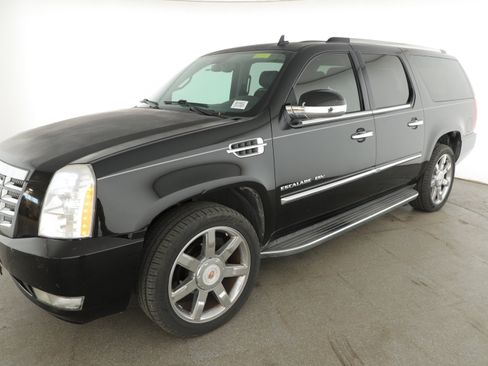 Used 2014 Cadillac Escalade ESV Luxury image 12