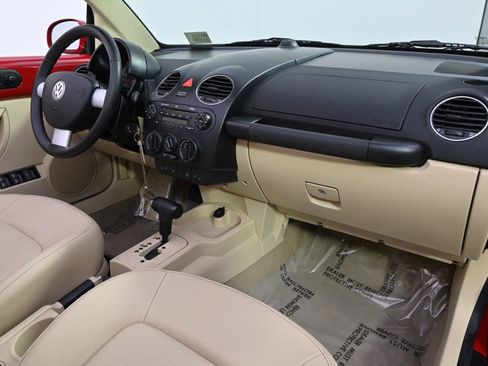 Used 2010 Volkswagen Beetle Convertible FWD image 19