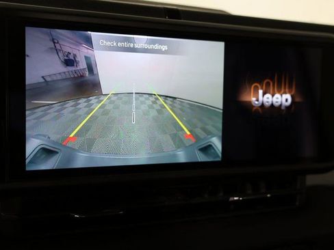 Used 2024 Jeep Gladiator Sport image 18