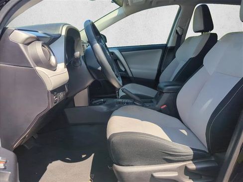 Used 2018 Toyota RAV4 XLE FWD image 19