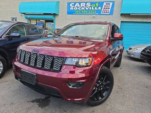 Used 2019 Jeep Grand Cherokee Altitude AWD/4WD image 2