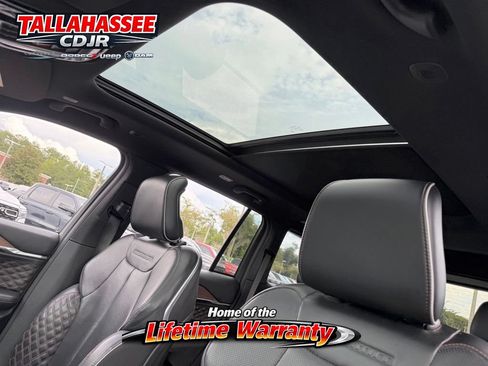 Used 2023 Jeep Grand Cherokee Summit RWD image 32
