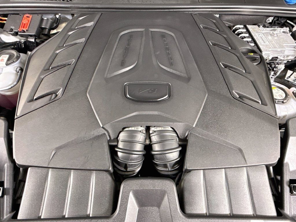 Certified 2025 Porsche Cayenne Turbo AWD/4WD image 29