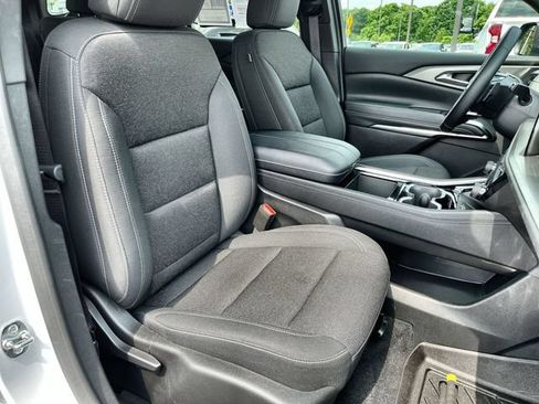 Used 2025 Chevrolet Traverse LT AWD/4WD image 27