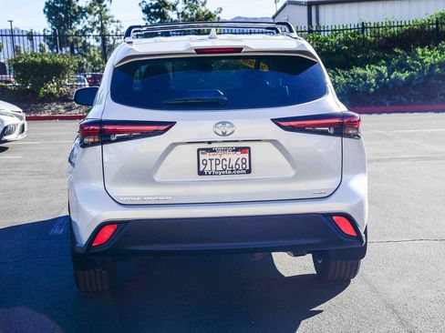 Certified 2025 Toyota Highlander XLE image 6