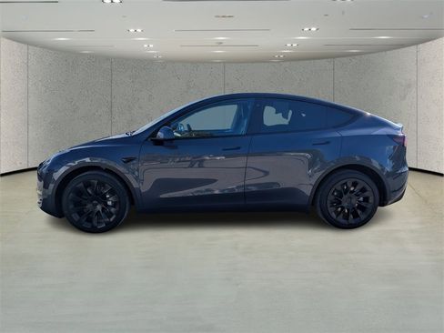 Used 2023 Tesla Model Y Long Range image 6
