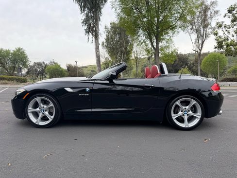 Used 2012 BMW Z4 sDrive28i w/ Sport Pkg image 2