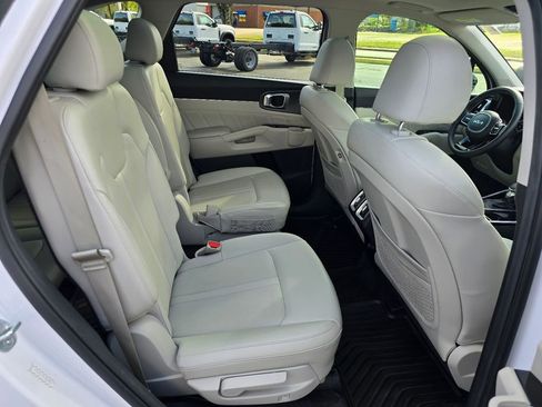 Used 2023 Kia Sorento SX AWD/4WD image 12