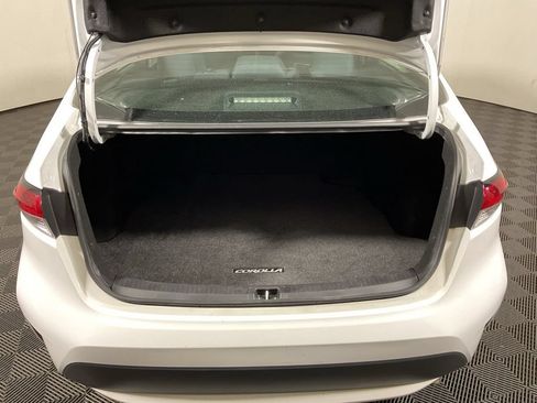 Used 2022 Toyota Corolla LE FWD image 15