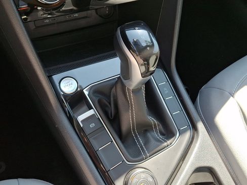 Certified 2024 Volkswagen Taos SE image 15