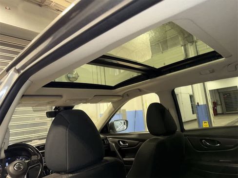 Used 2019 Nissan Rogue SV w/ Sun & Sound Touring Package image 25