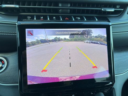 Used 2025 Jeep Grand Cherokee L Limited AWD/4WD image 11