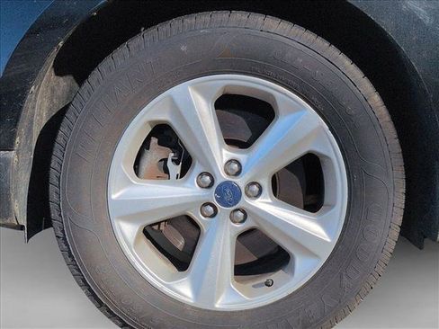 Used 2017 Ford Edge SE image 5