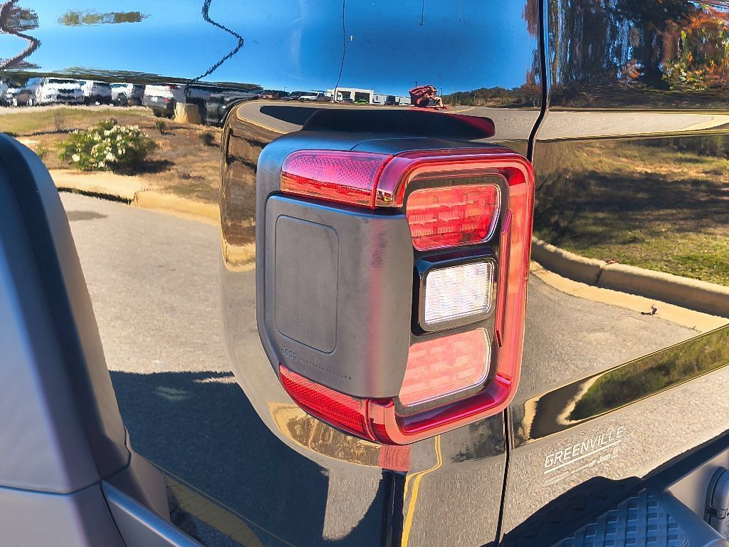 Used 2022 Jeep Gladiator Mojave w/ LED Lighting Group AWD/4WD image 27