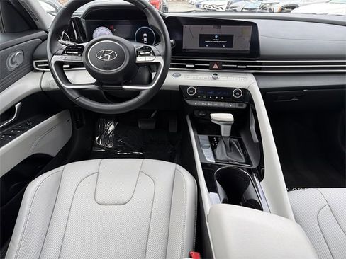 Certified 2022 Hyundai Elantra Limited image 22