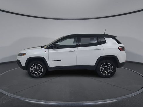 Certified 2026 Jeep Compass Trailhawk AWD/4WD image 12