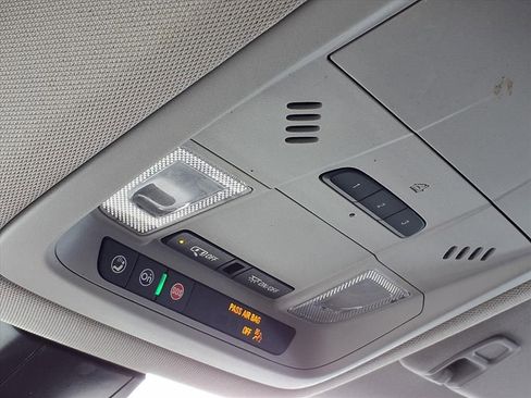 Used 2023 GMC Acadia SLT image 16