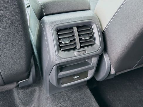 Certified 2025 Volkswagen Taos SE image 22