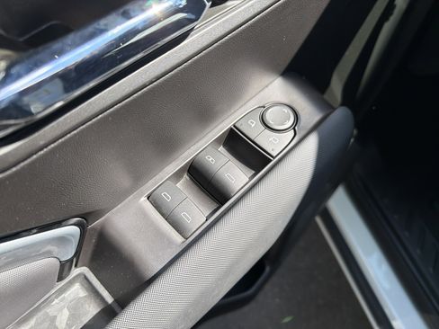 Used 2024 Chevrolet Colorado Z71 w/ Z71 Convenience Package 2 image 15