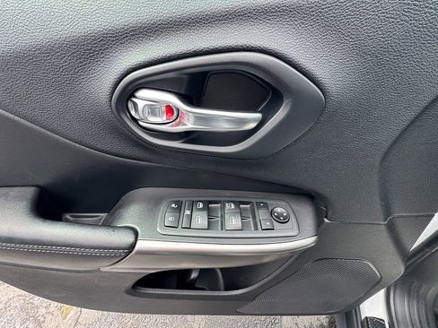 Used 2020 Jeep Cherokee Latitude w/ Cold Weather Group image 25