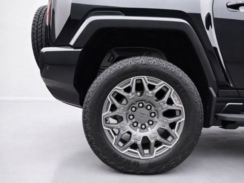 Used 2024 GMC Hummer EV 3X AWD/4WD image 9