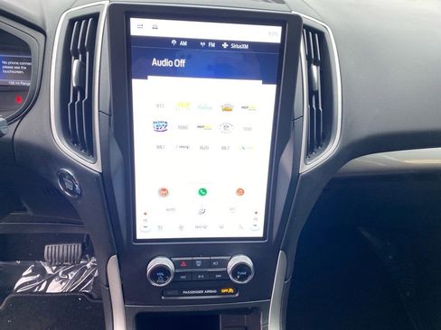 Used 2024 Ford Edge SEL w/ Convenience Package image 11